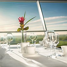 Porsche Restaurant mit Blick auf die Rundstrecke.